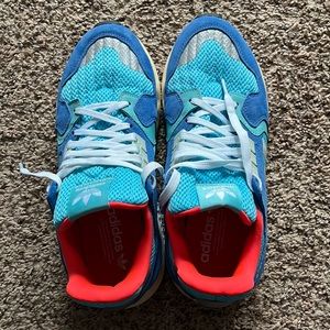 Adidas | size 10 | torsion style | great condition